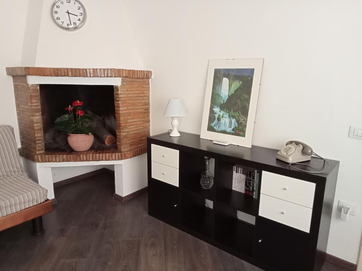 Casa Sofia - Appartamento Con Parcheggio Riservato Terni Eksteriør bilde